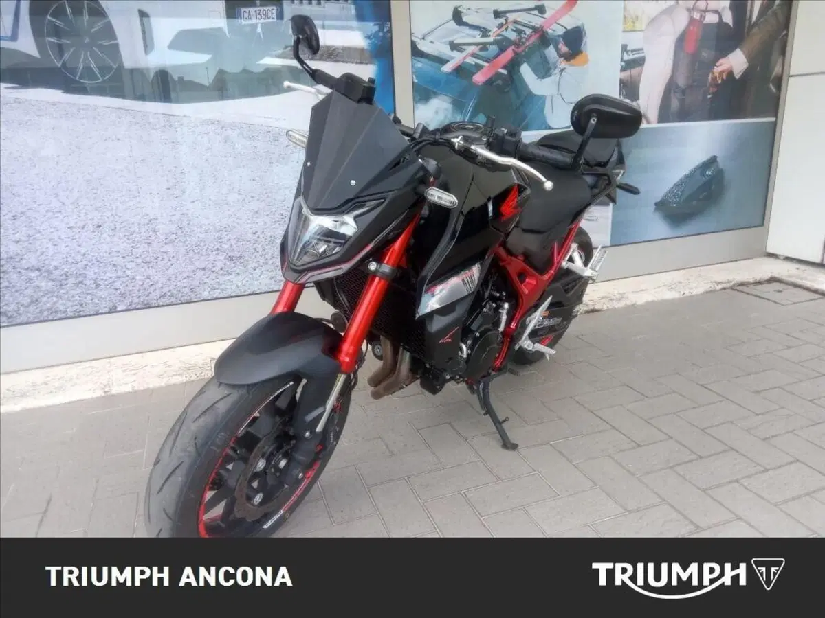Honda CB 750 Hornet (2023 - 24) (3)
