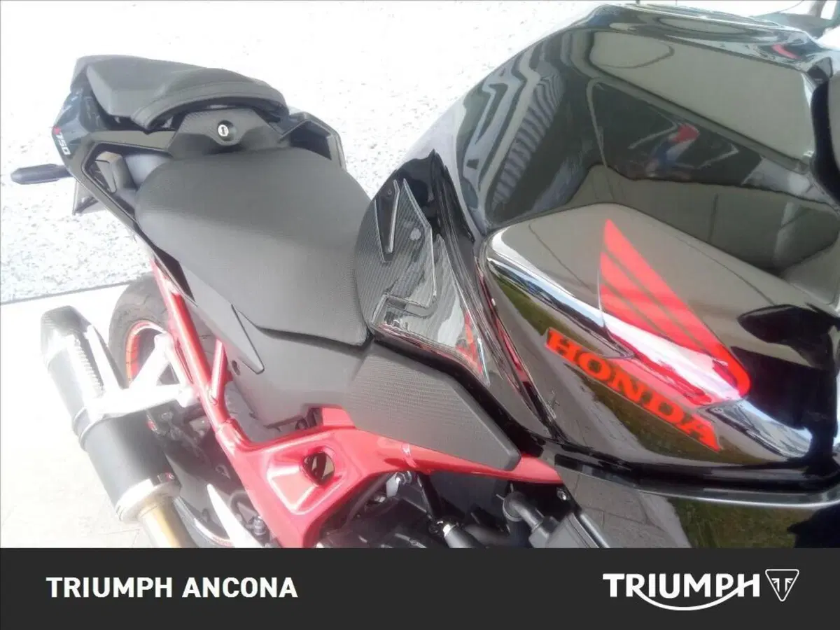 Honda CB 750 Hornet (2023 - 24) (8)