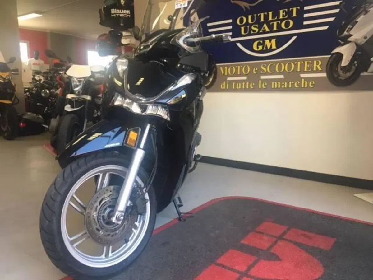 Honda SH 350 (2021 - 24) (3)