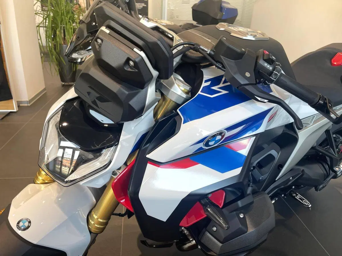 Bmw R 1300 R (2026) (2)