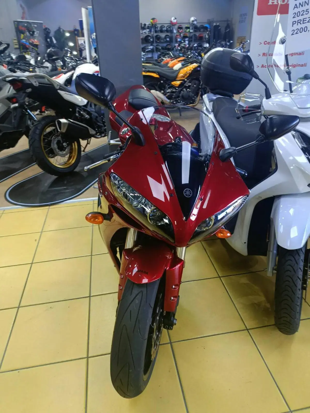 Yamaha YZF R1 (2004 - 05) (2)