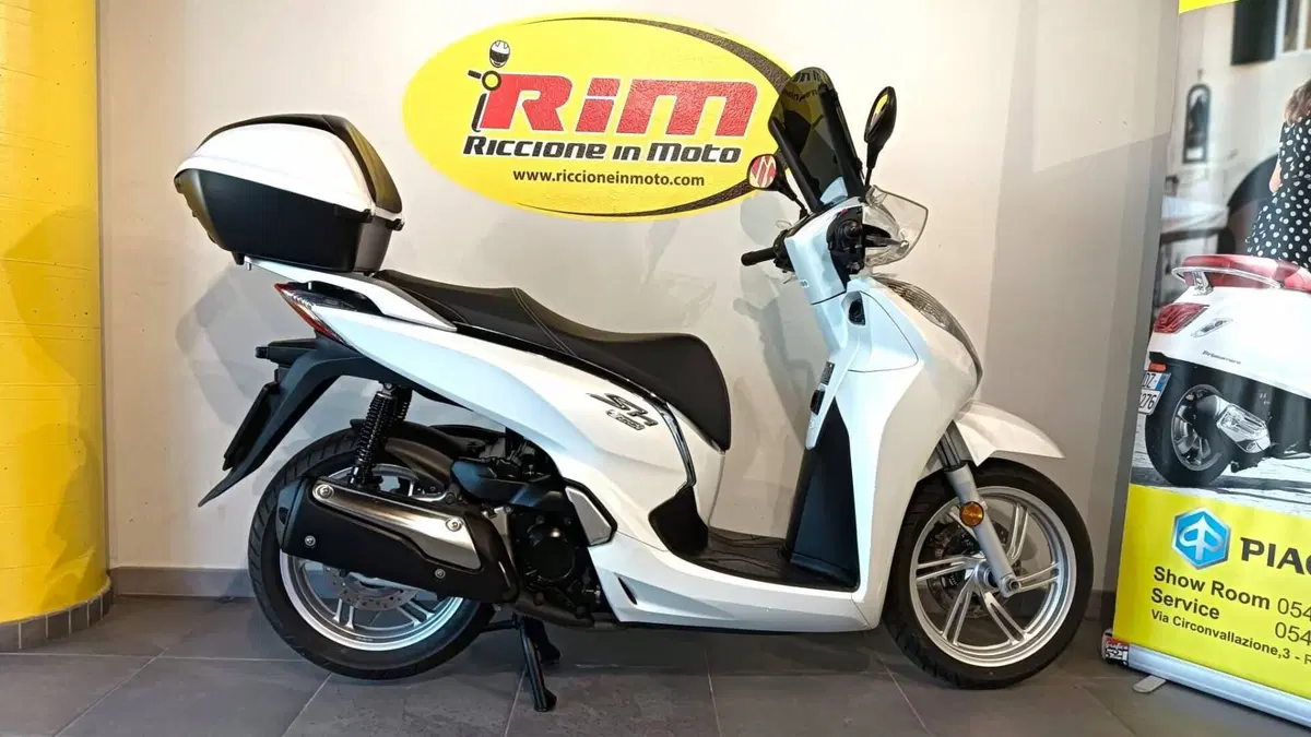 Honda SH 300 i ABS (2016 - 20) (2)