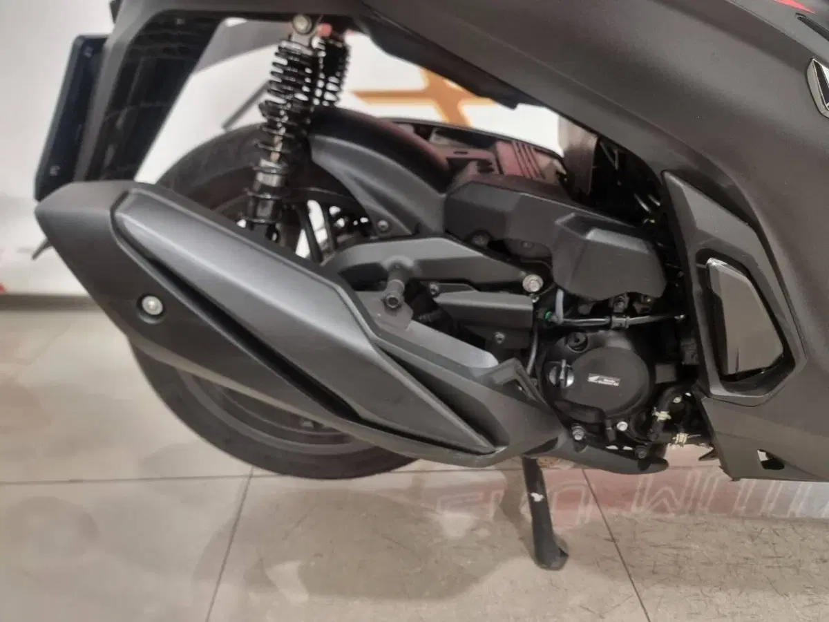 Honda SH 350i Sport (2025 - 26) (8)