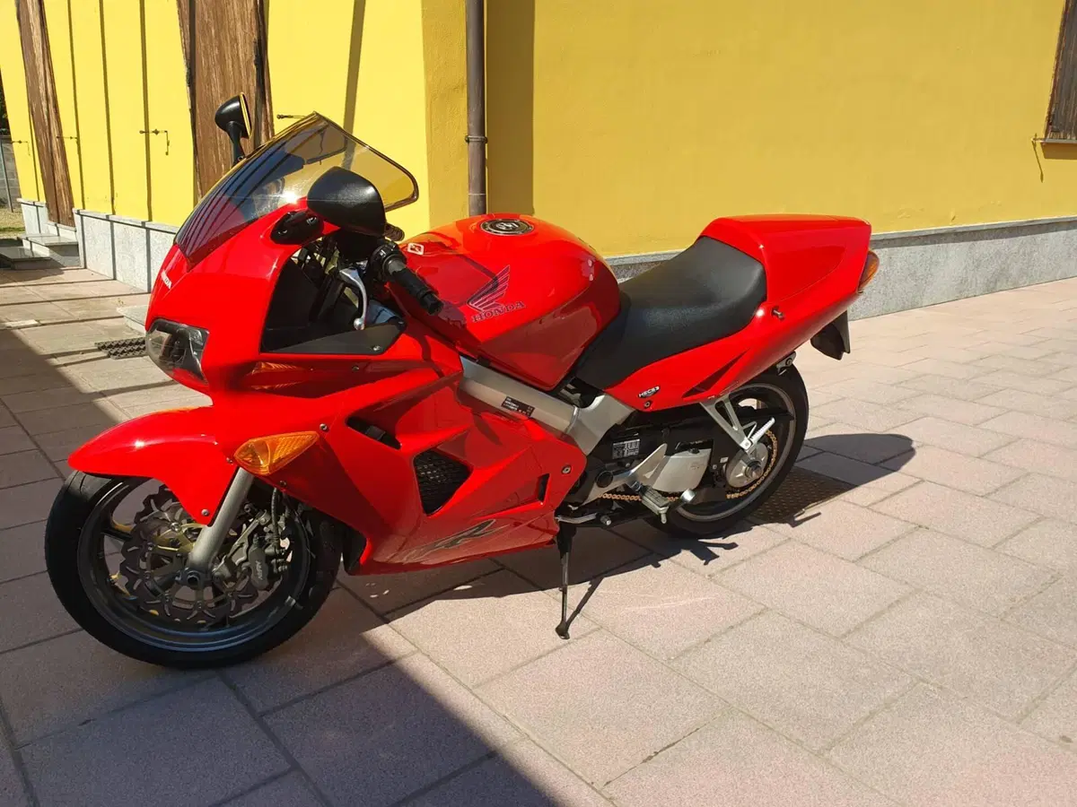 Honda VFR 800 (1998 - 01) (4)
