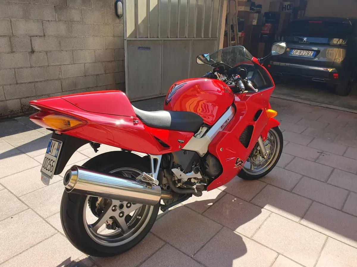 Honda VFR 800 (1998 - 01) (5)