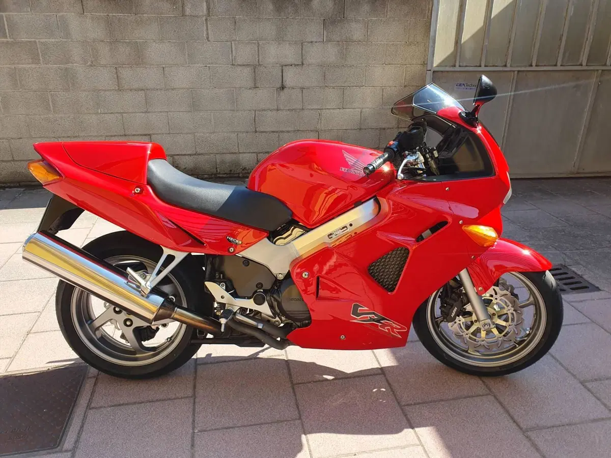 Honda VFR 800 (1998 - 01) (2)