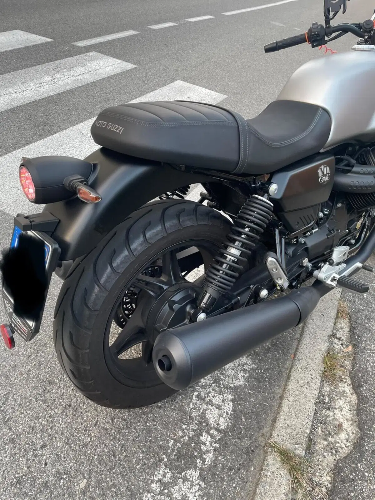 Moto Guzzi V7 Stone (2021 - 24) (4)