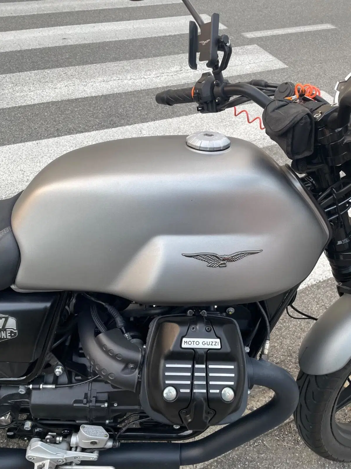 Moto Guzzi V7 Stone (2021 - 24) (6)