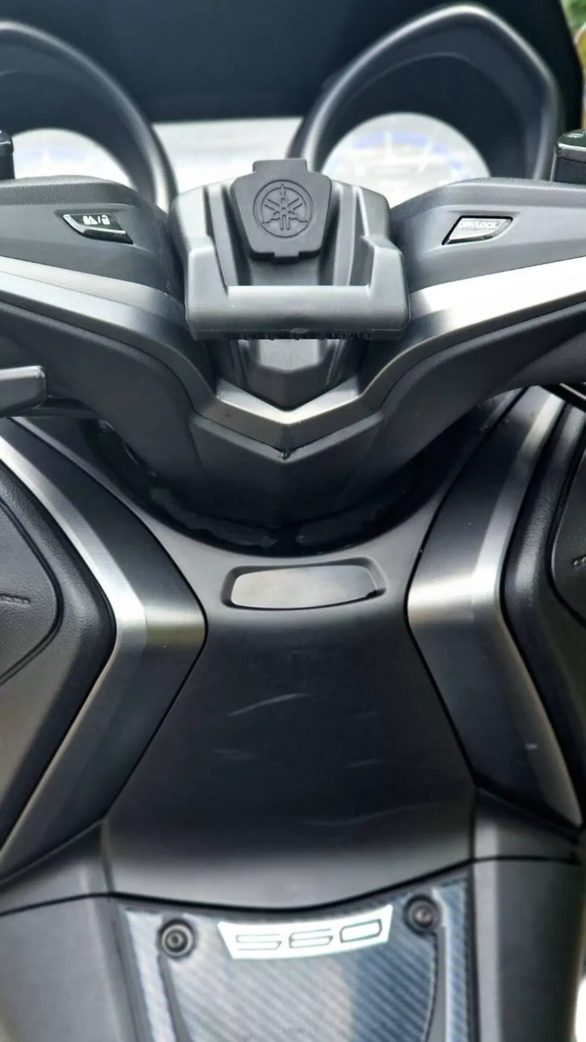 Yamaha T-Max 560 Tech Max (2021) (5)