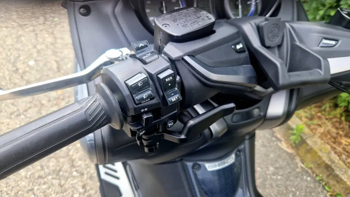 Yamaha T-Max 560 Tech Max (2021) (12)