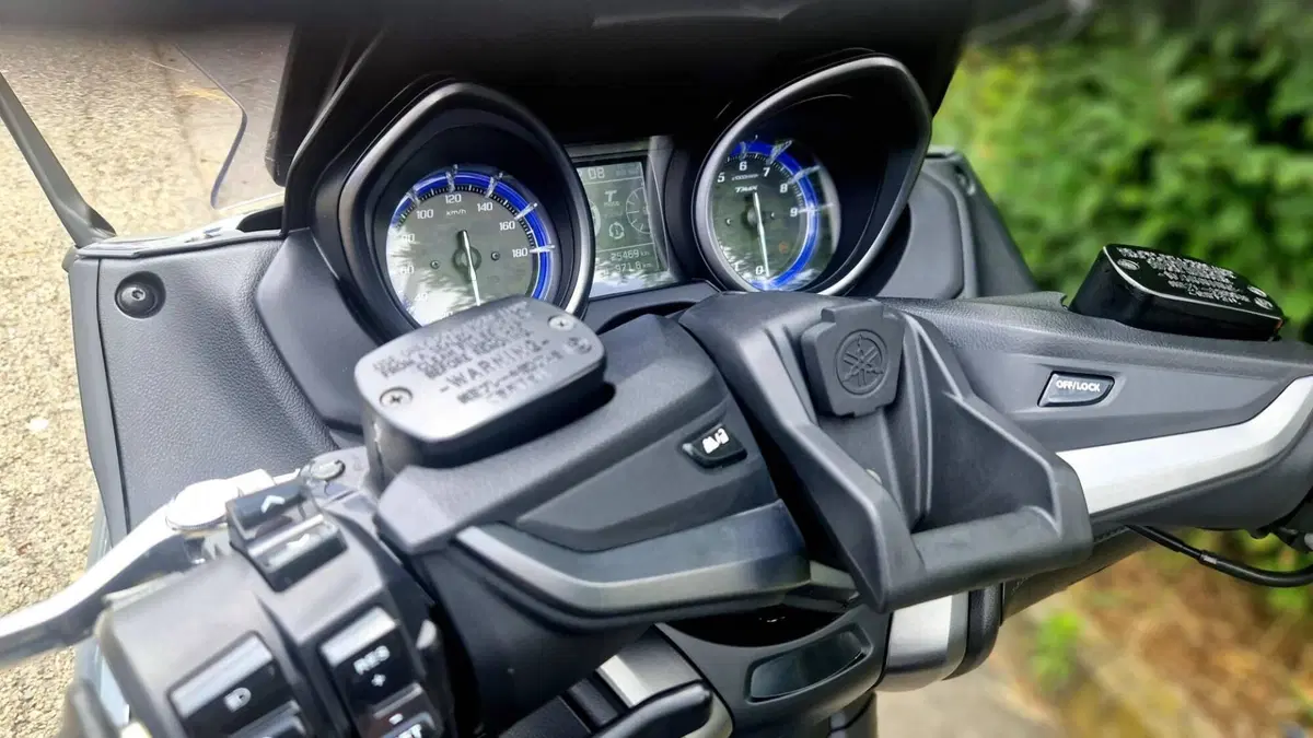 Yamaha T-Max 560 Tech Max (2021) (13)