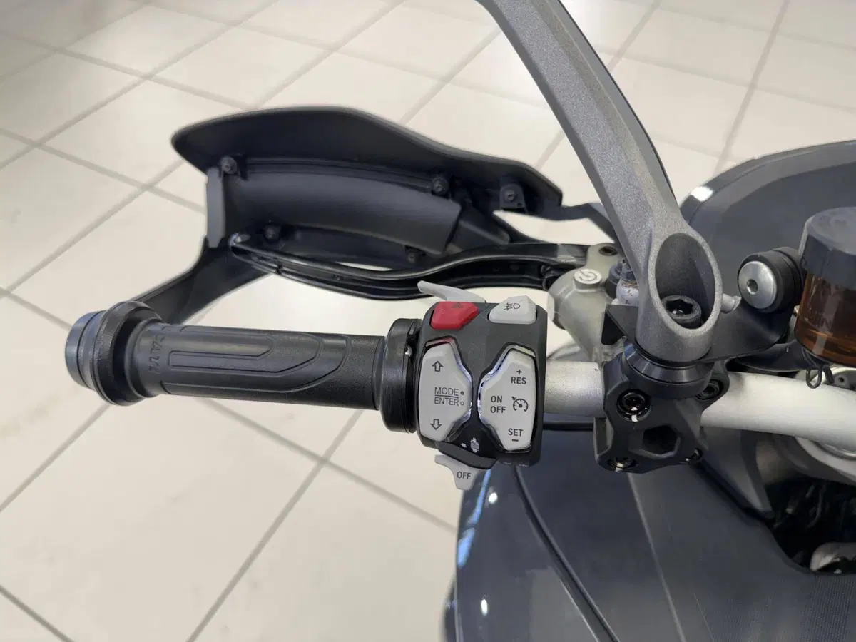 Ducati Multistrada V2 S (2022 - 24) (10)