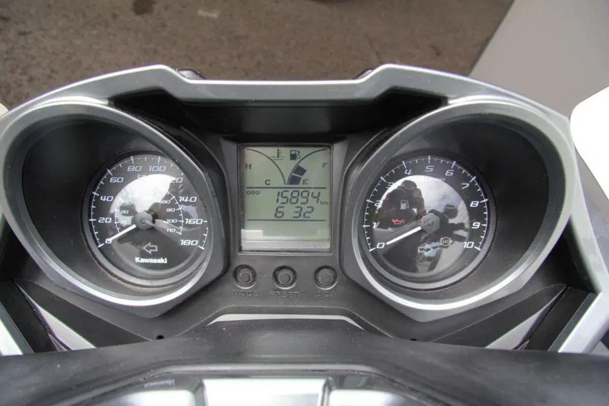 Kawasaki J 300 (2017 - 21) (5)