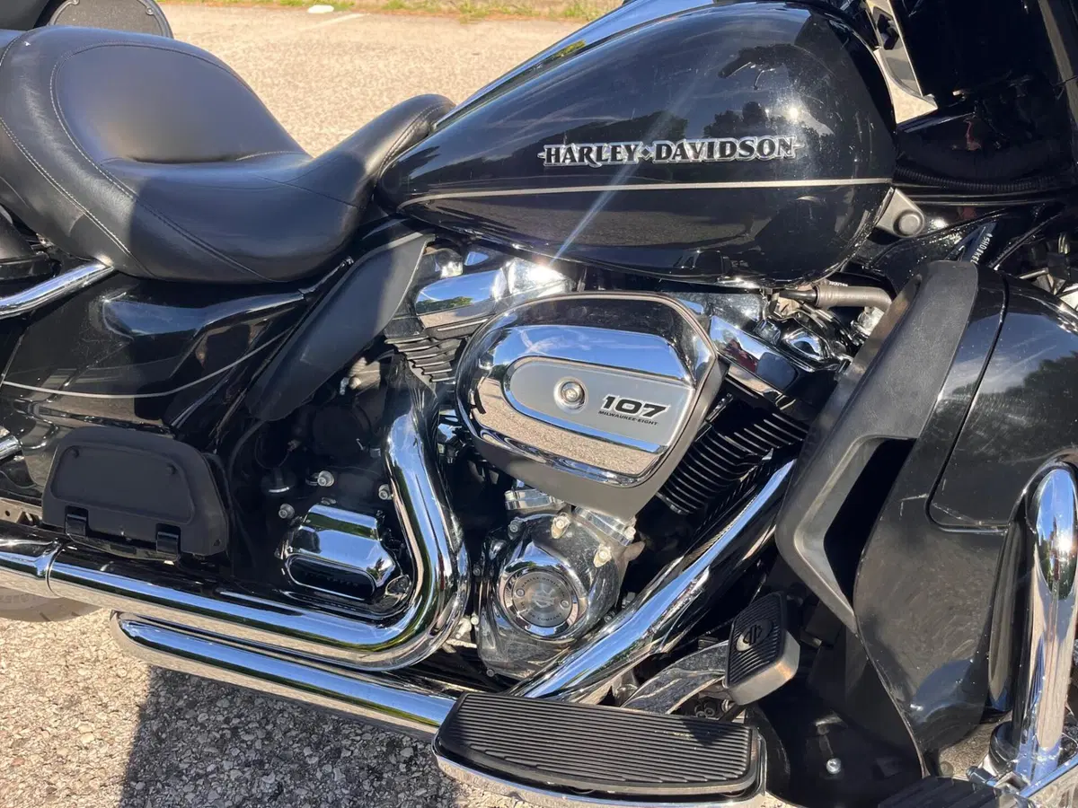 Harley-Davidson 107 Electra Glide Ultra Limited Low (2017 - 18) - FLHTKL (2)