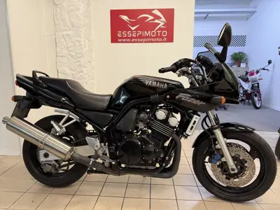 Yamaha FZS 600 Fazer S (2000 - 04) usata