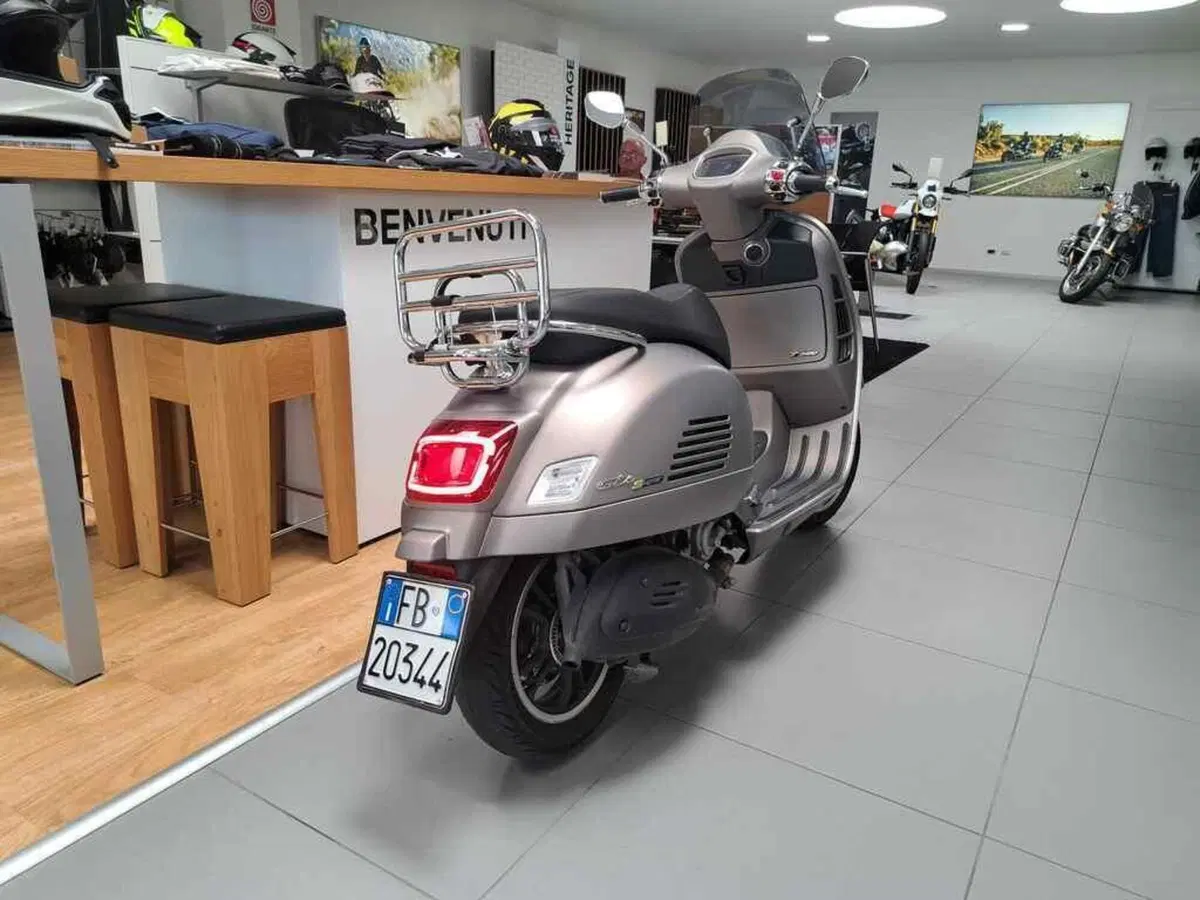Vespa GTS 300 Supertech Hpe (2021 - 22) (2)