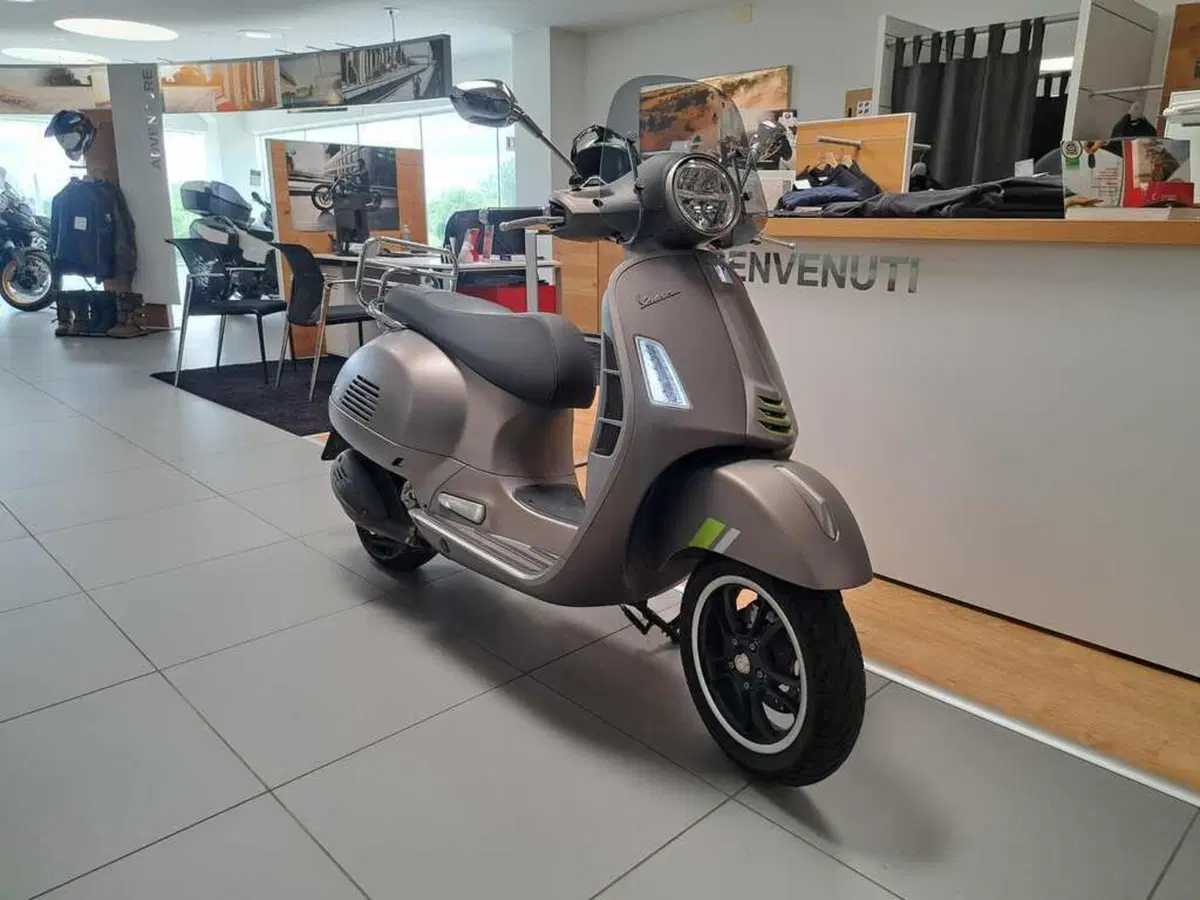 Vespa GTS 300 Supertech Hpe (2021 - 22) (3)