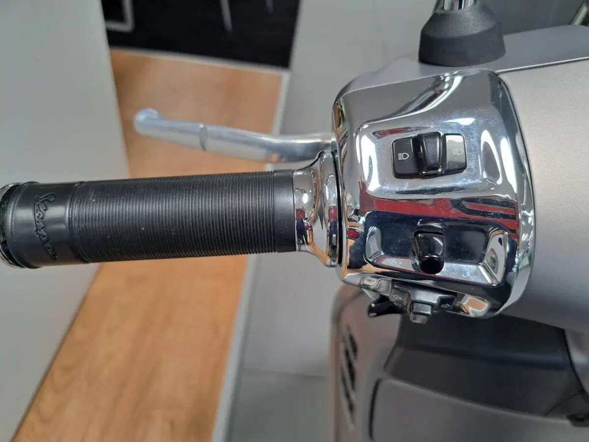 Vespa GTS 300 Supertech Hpe (2021 - 22) (6)