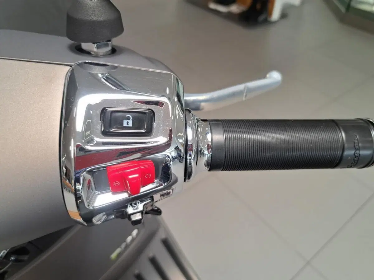 Vespa GTS 300 Supertech Hpe (2021 - 22) (7)