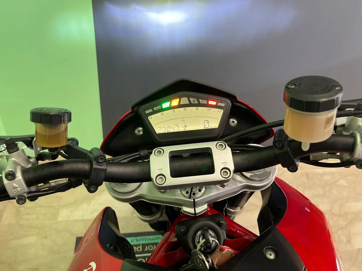 Ducati Hypermotard 1100 EVO (2010 - 12) (3)