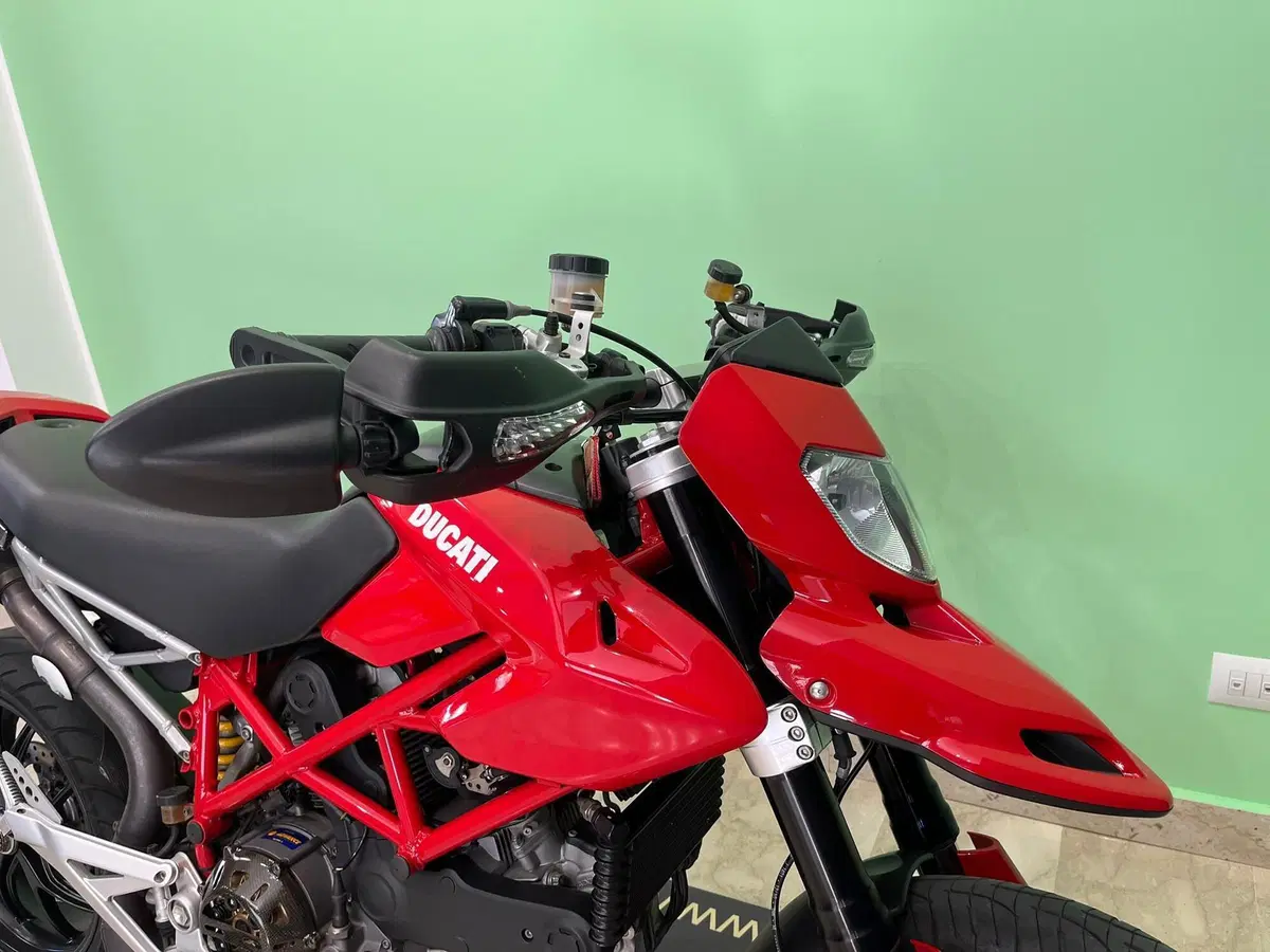 Ducati Hypermotard 1100 EVO (2010 - 12) (4)