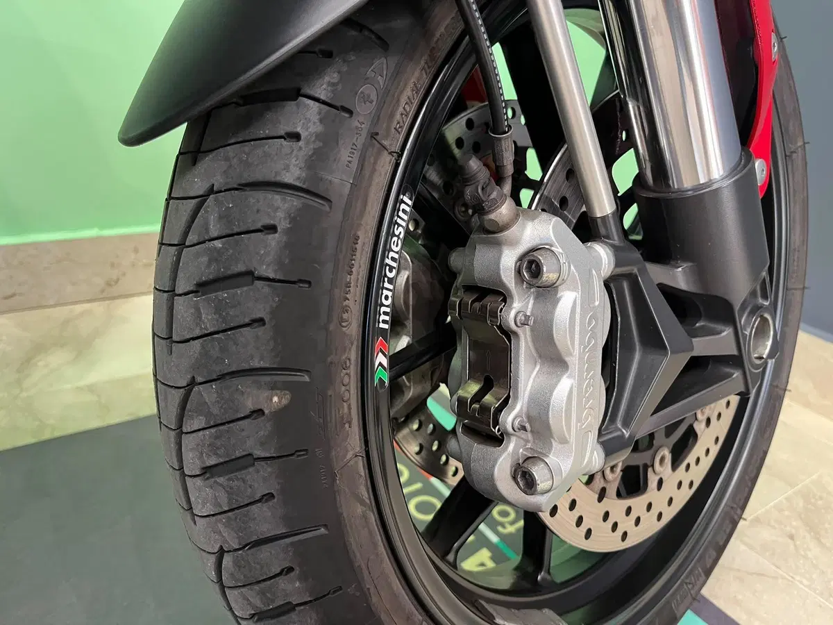 Ducati Hypermotard 1100 EVO (2010 - 12) (15)