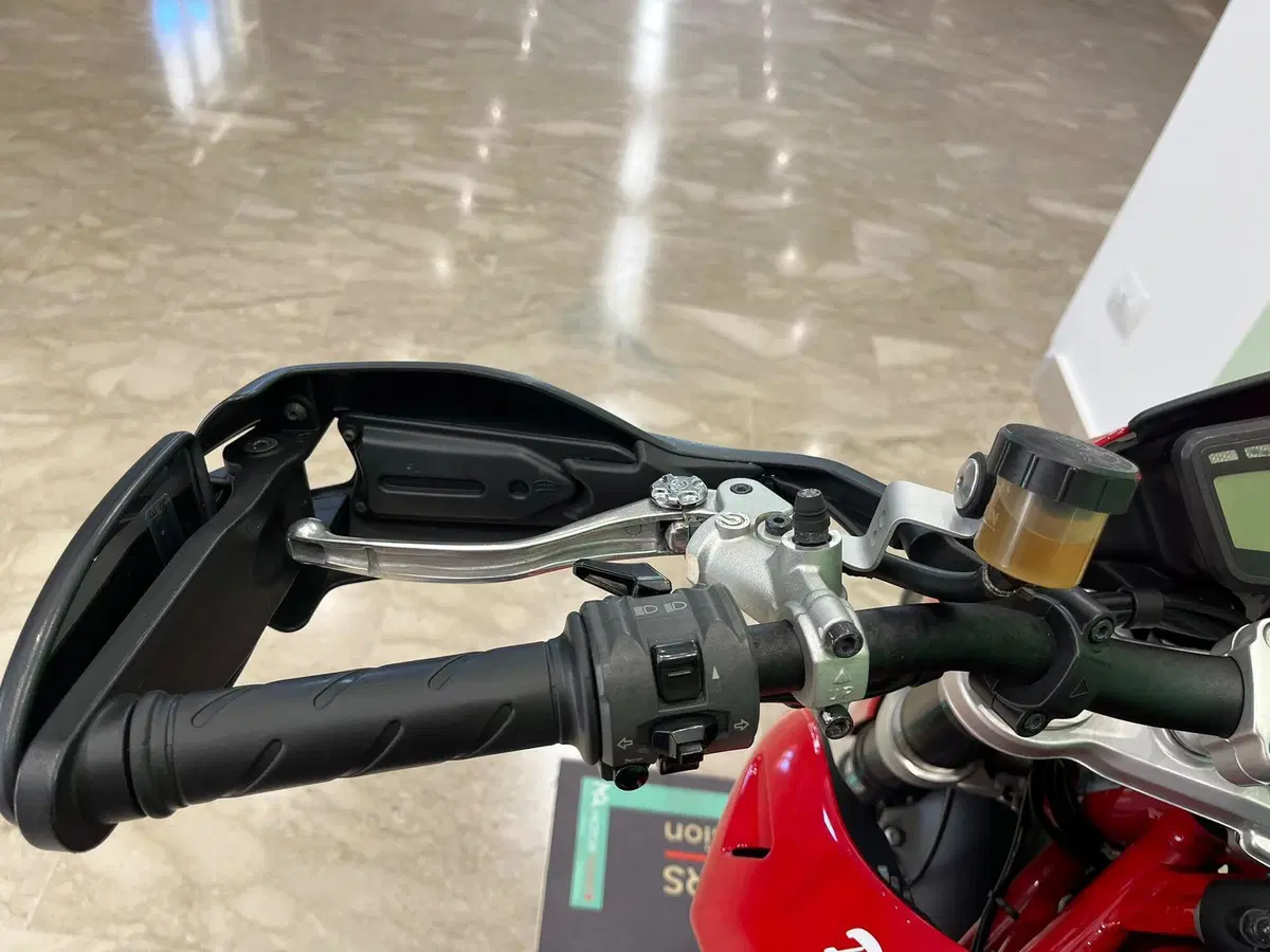 Ducati Hypermotard 1100 EVO (2010 - 12) (18)