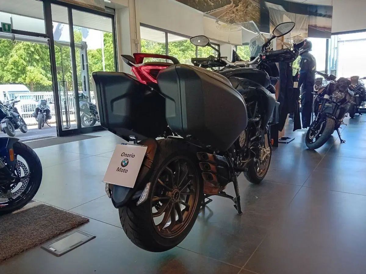 MV Agusta Turismo Veloce 800 Lusso SCS (2021 - 26) (5)