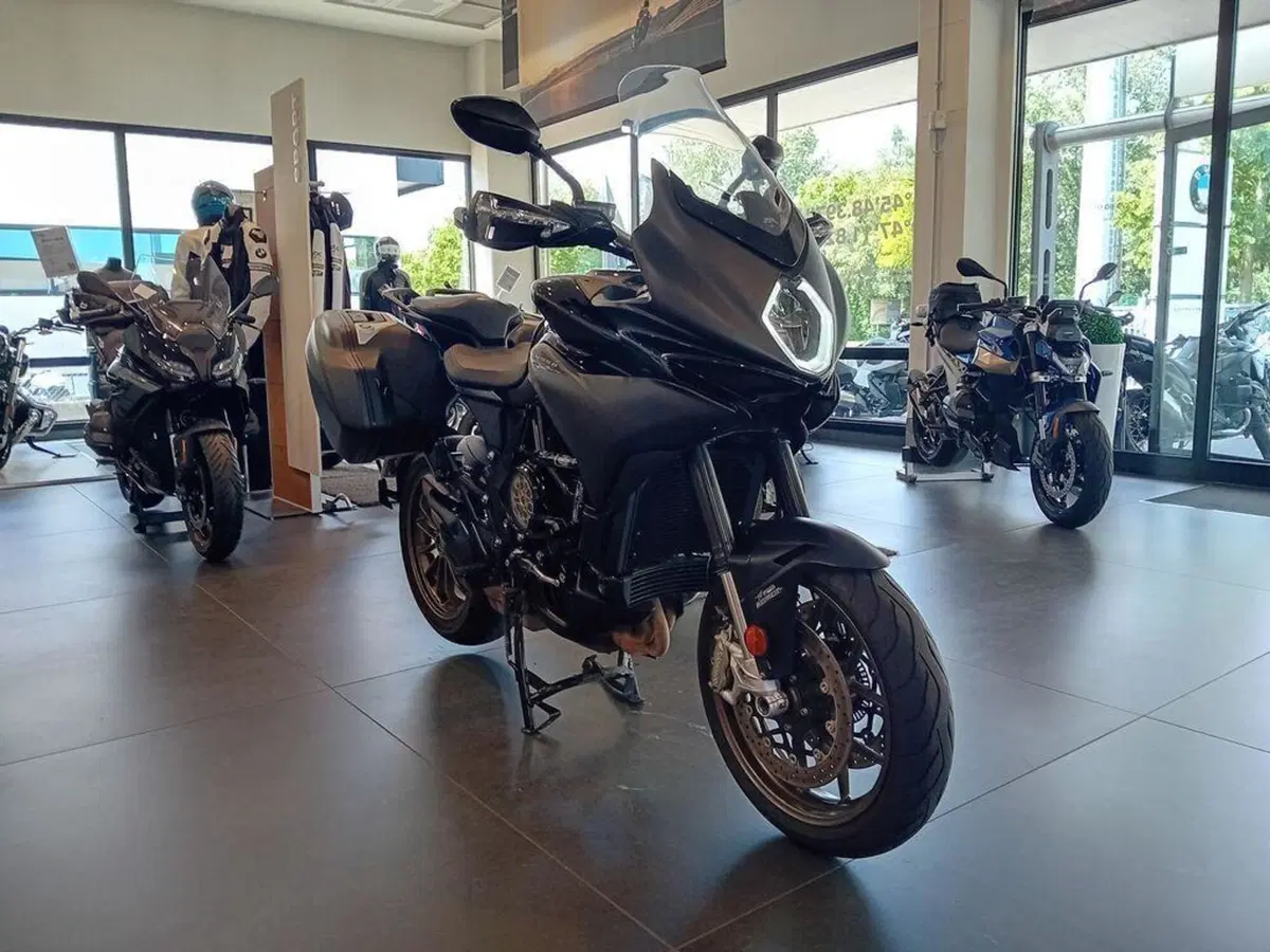 MV Agusta Turismo Veloce 800 Lusso SCS (2021 - 26) (3)