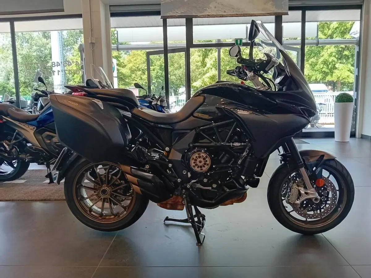 MV Agusta Turismo Veloce 800 Lusso SCS (2021 - 26) (4)