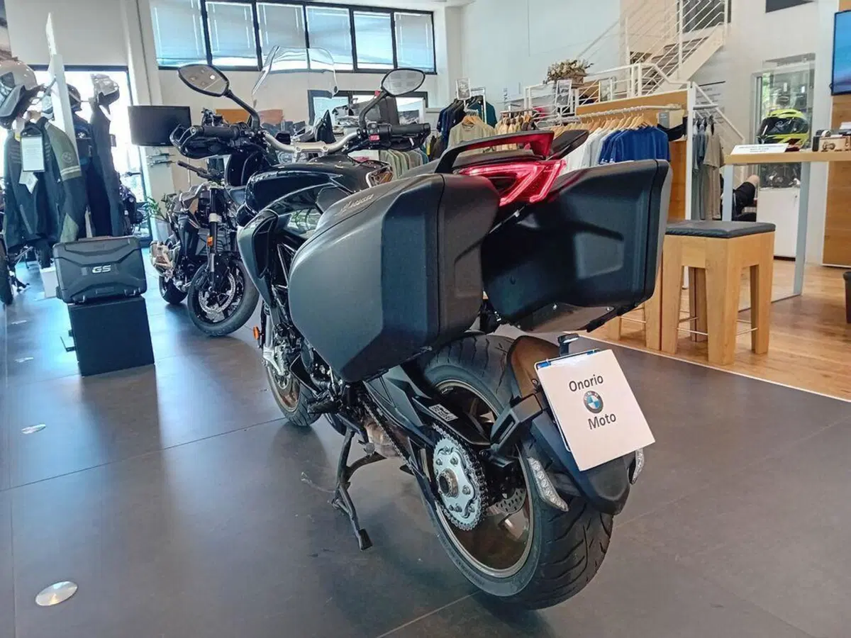 MV Agusta Turismo Veloce 800 Lusso SCS (2021 - 26) (6)
