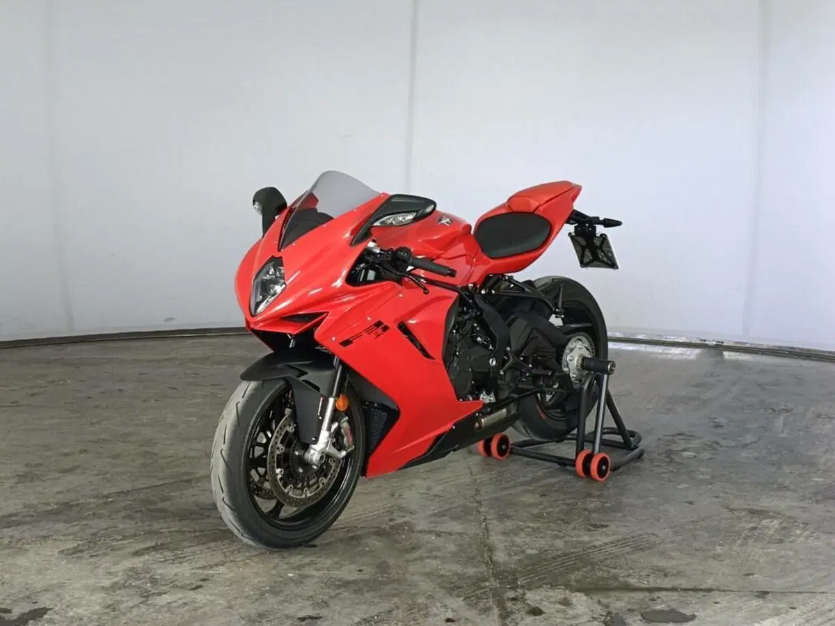 MV Agusta F3 800 Rosso (2021 - 23) (4)