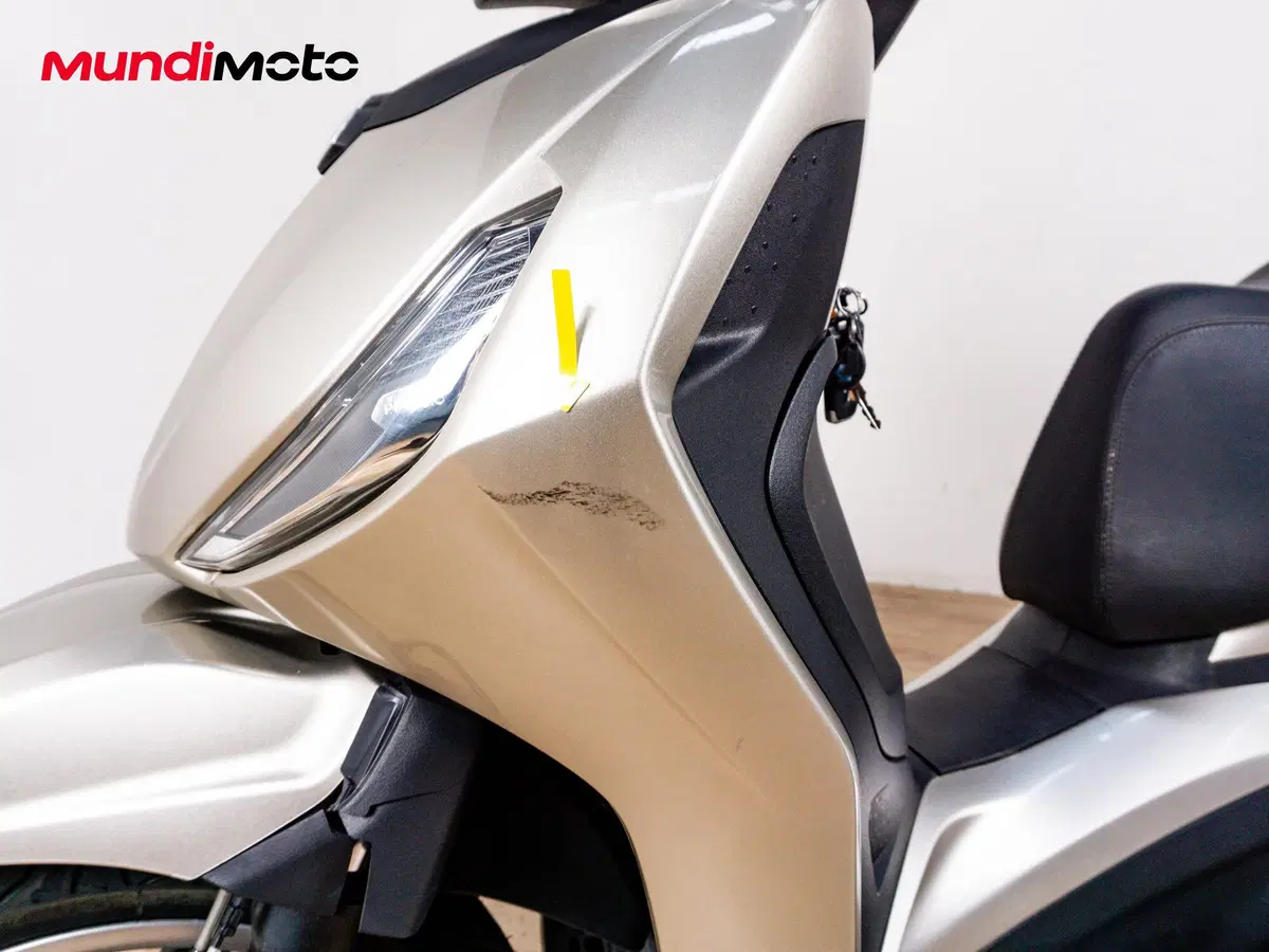 Piaggio Beverly 300 i.e. ABS-ASR (2016 - 20) (13)