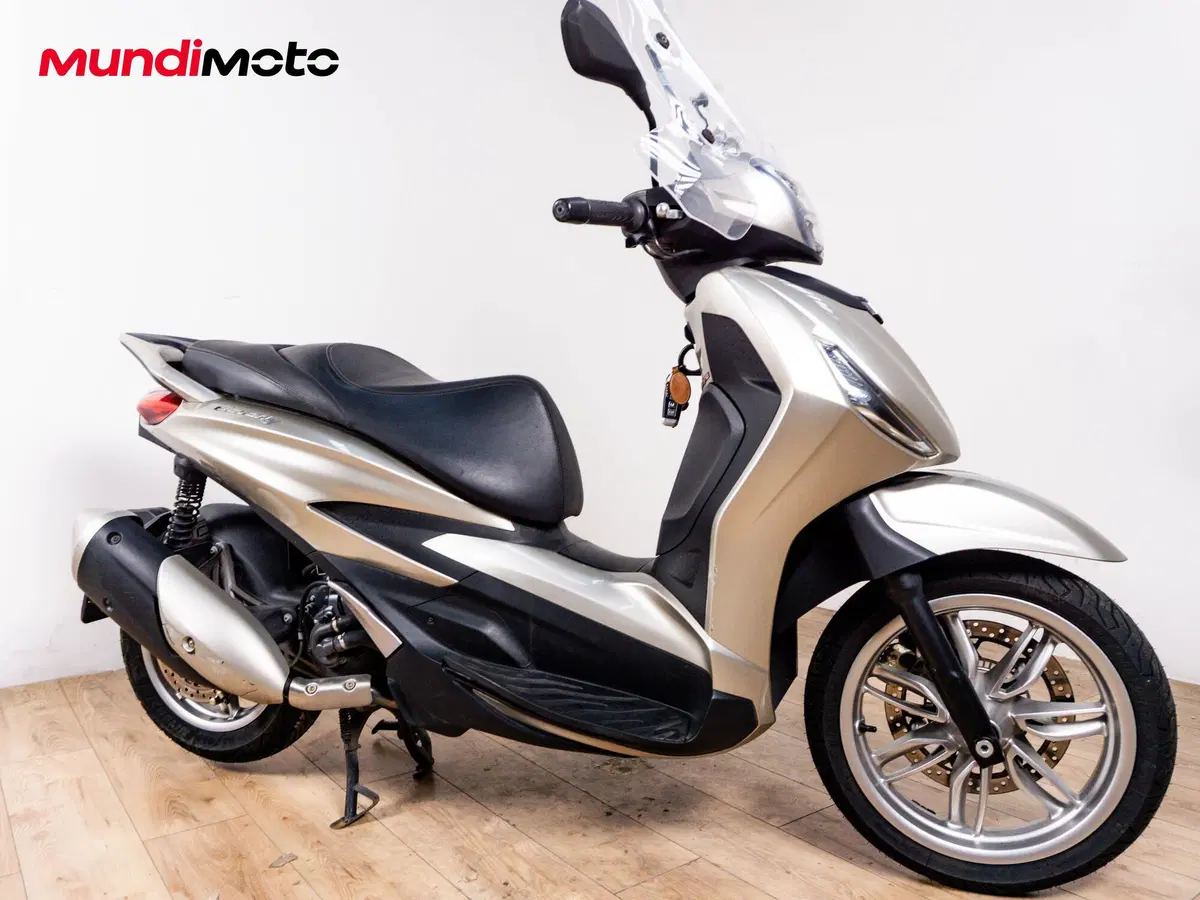 Piaggio Beverly 300 i.e. ABS-ASR (2016 - 20) (2)