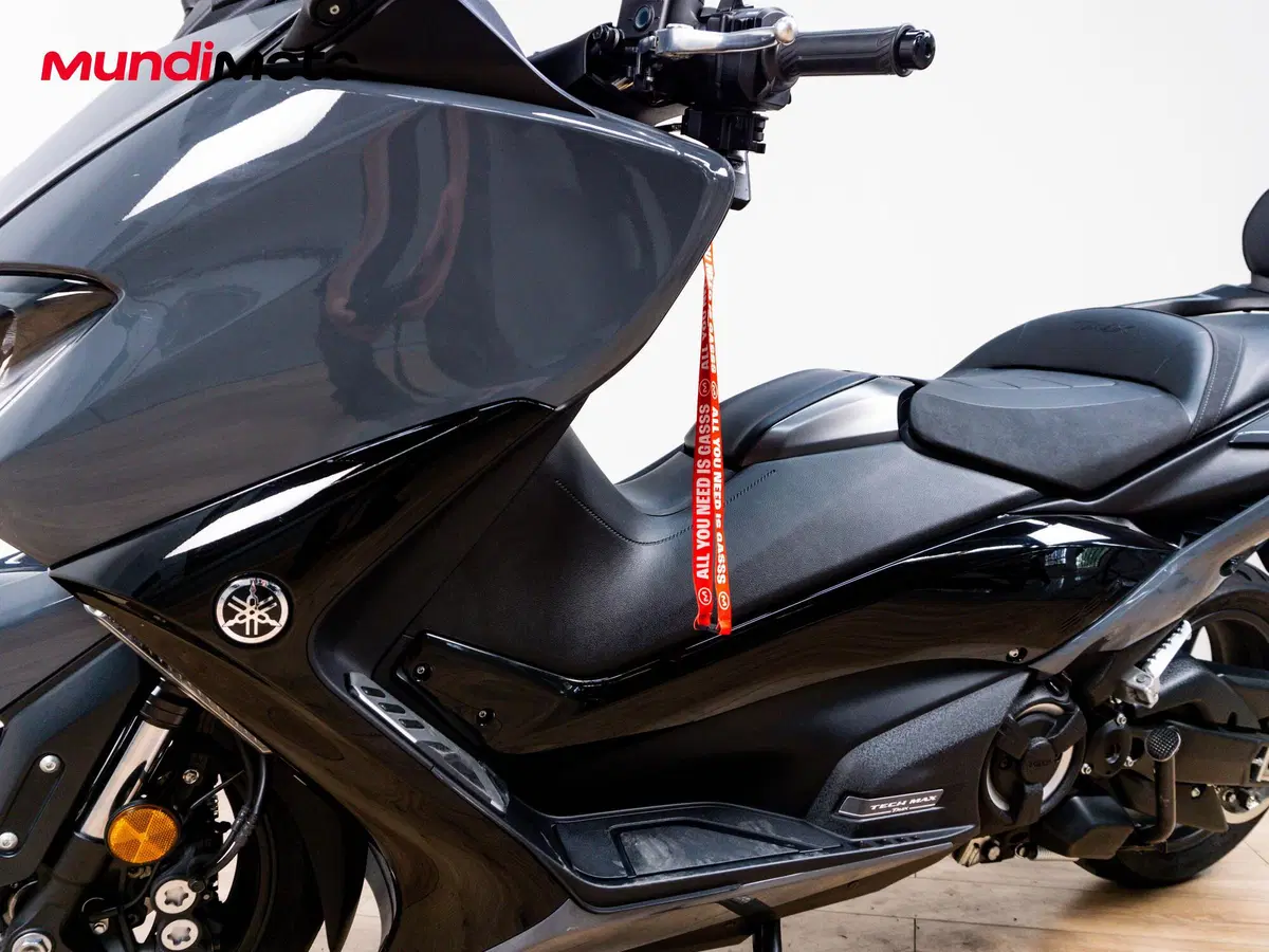 Yamaha T-Max 560 Tech Max (2020) (8)