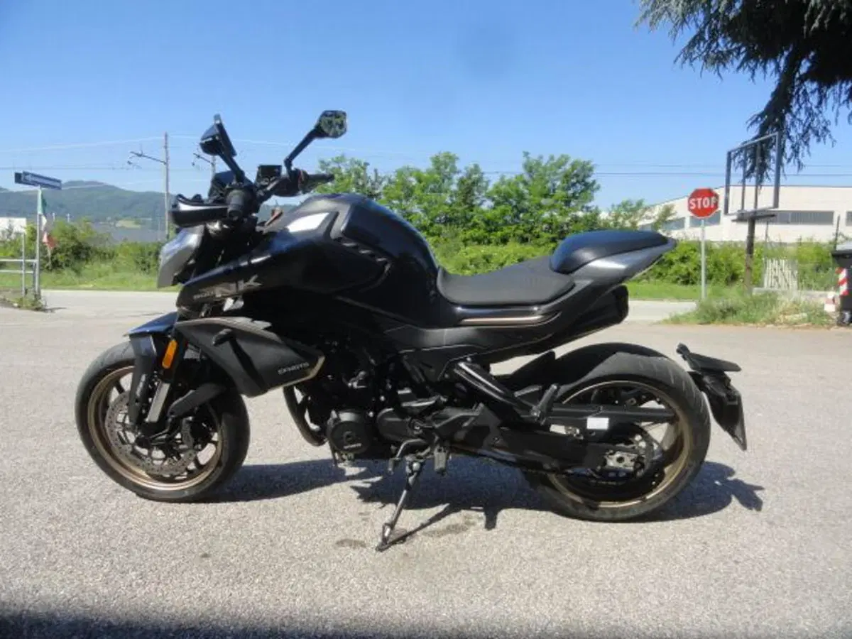 CFMOTO 800NK Sport (2023 - 26) (5)