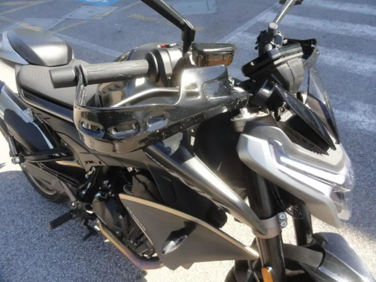 CFMOTO 800NK Sport (2023 - 26) (10)