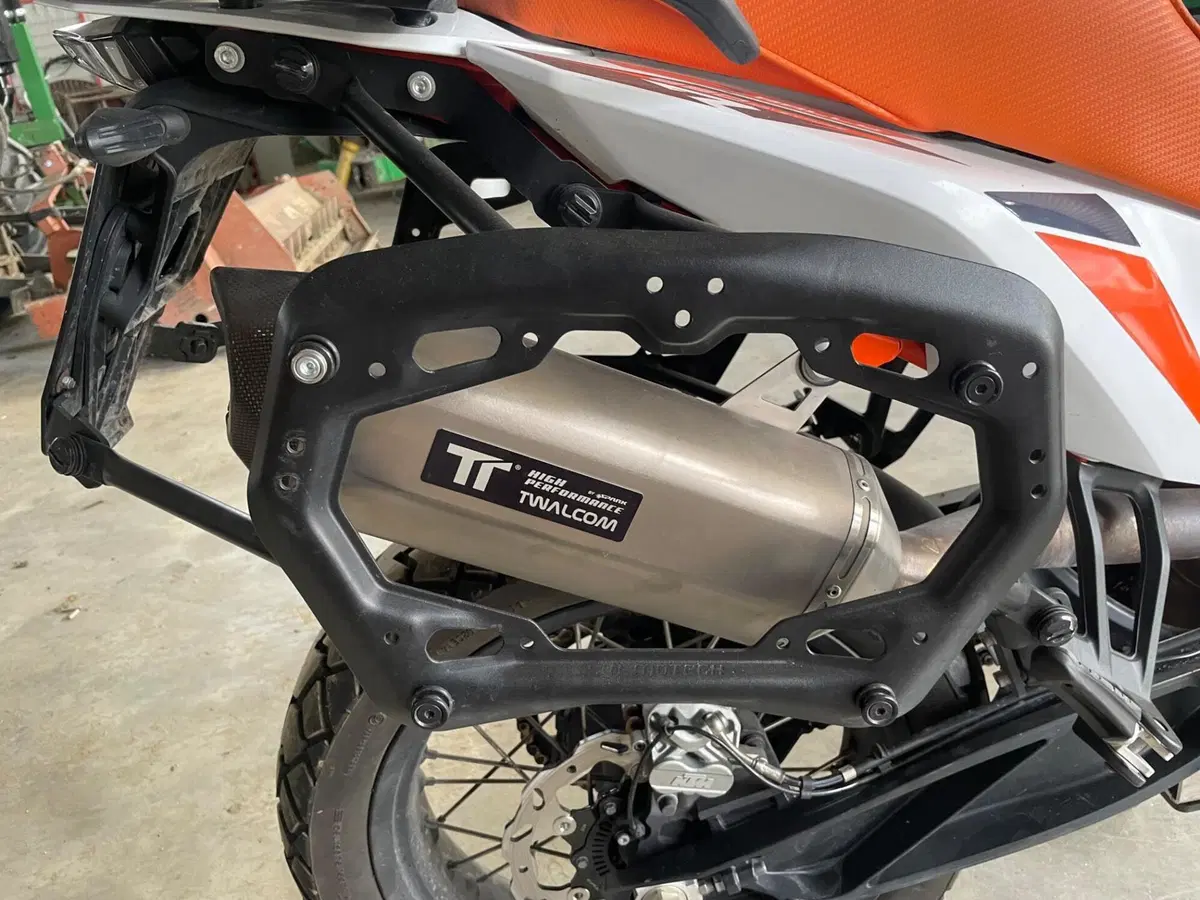KTM 890 Adventure R (2023 - 24) (8)