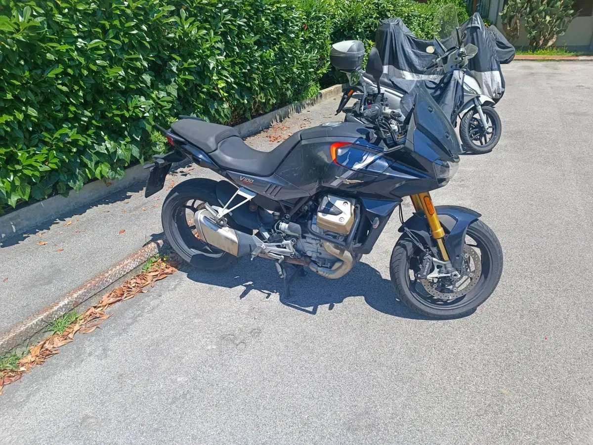 Moto Guzzi V100 Mandello S (2022 - 24) (2)