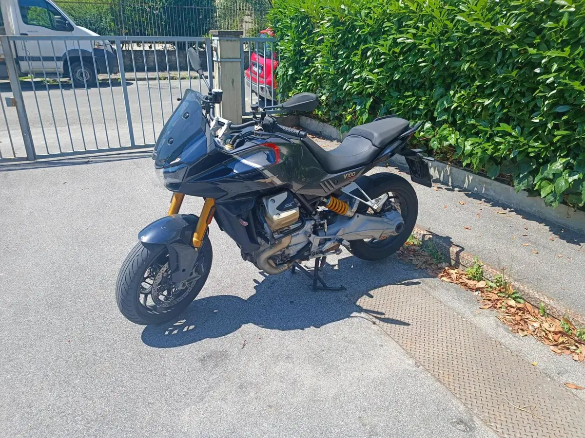 Moto Guzzi V100 Mandello S (2022 - 24) (3)