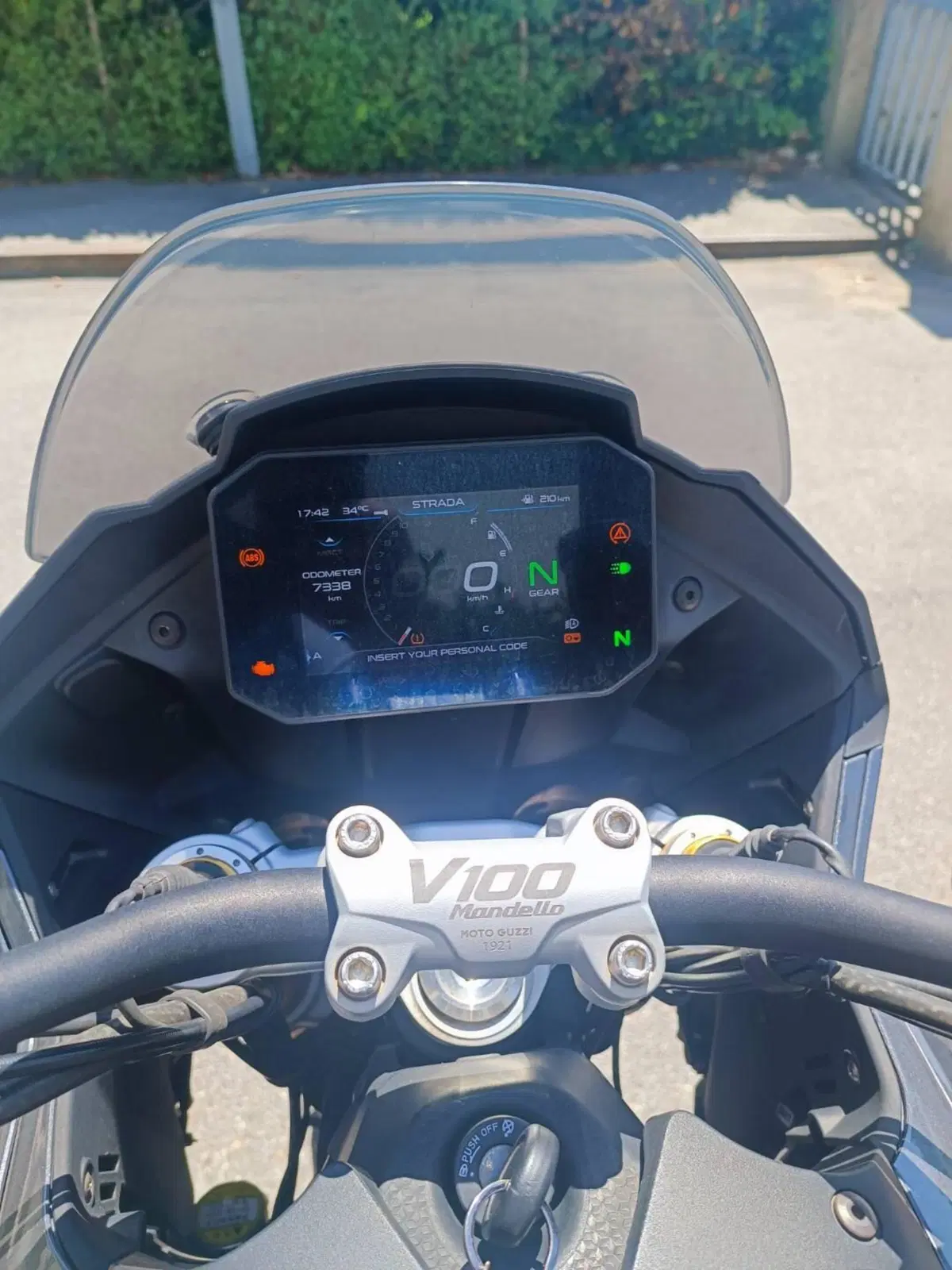 Moto Guzzi V100 Mandello S (2022 - 24) (4)