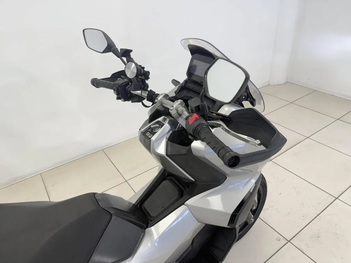Honda ADV 350 (2022 - 24) (8)