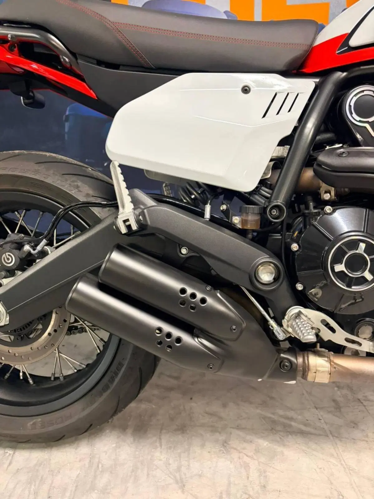 Ducati Scrambler 800 Urban Motard (2022) (6)