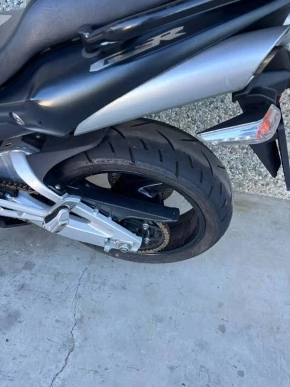 Suzuki GSR 600 (2006 - 11) (5)
