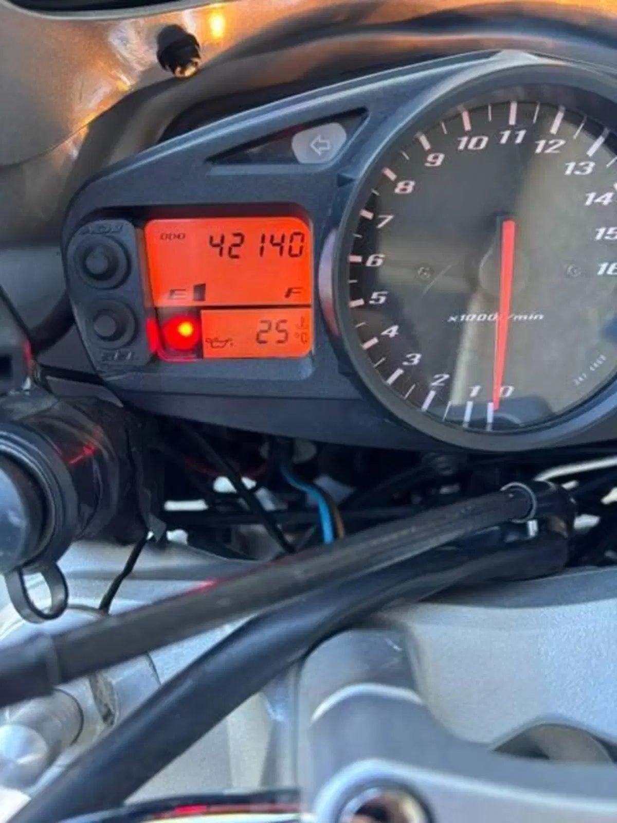 Suzuki GSR 600 (2006 - 11) (10)