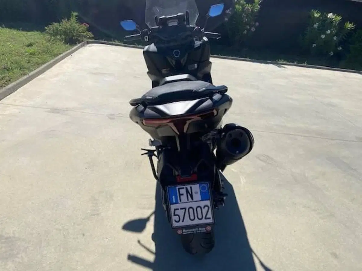 Yamaha T-Max 560 Tech Max (2022 - 24) (6)