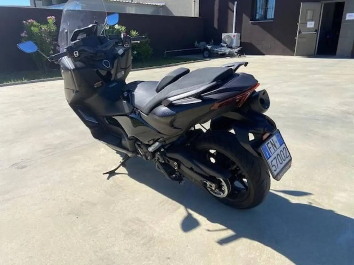 Yamaha T-Max 560 Tech Max (2022 - 24) (7)