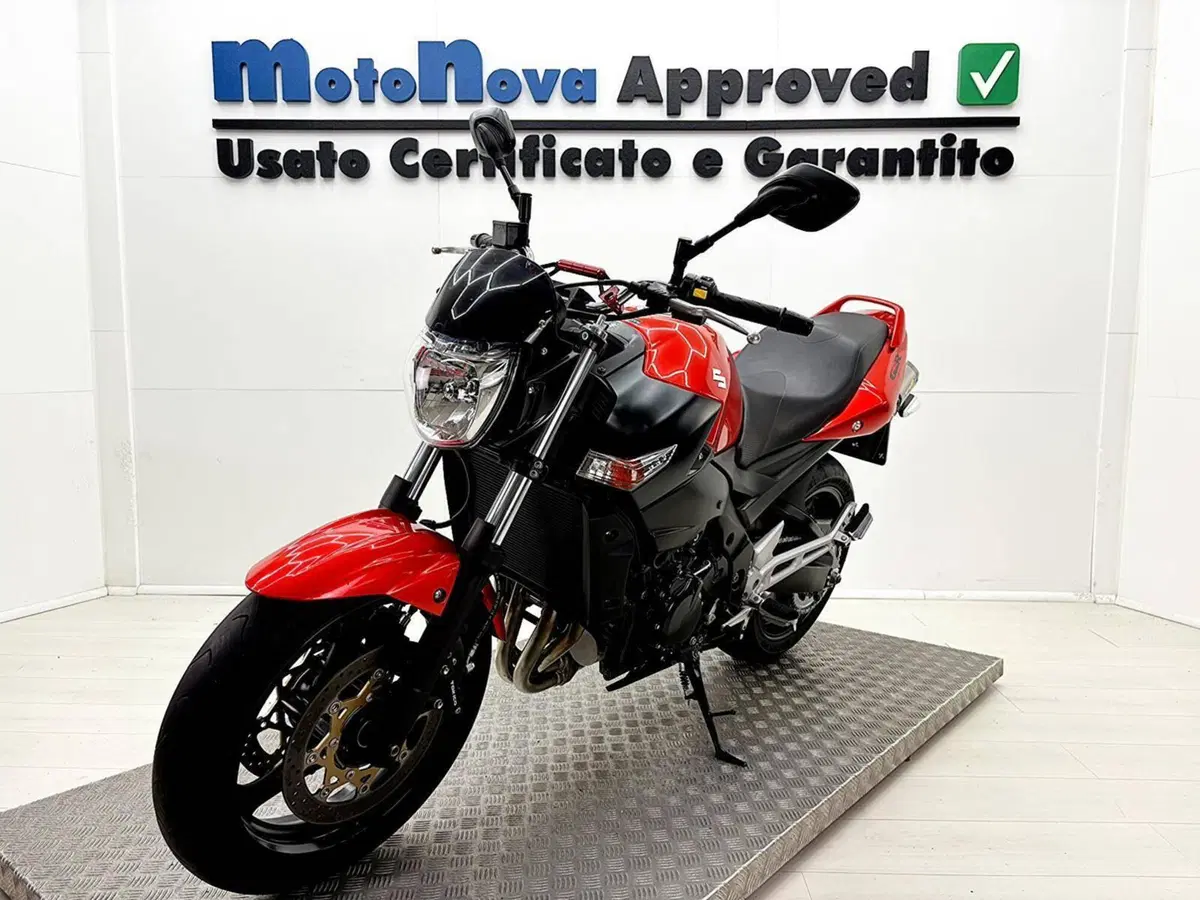 Suzuki GSR 600 (2006 - 11) (3)