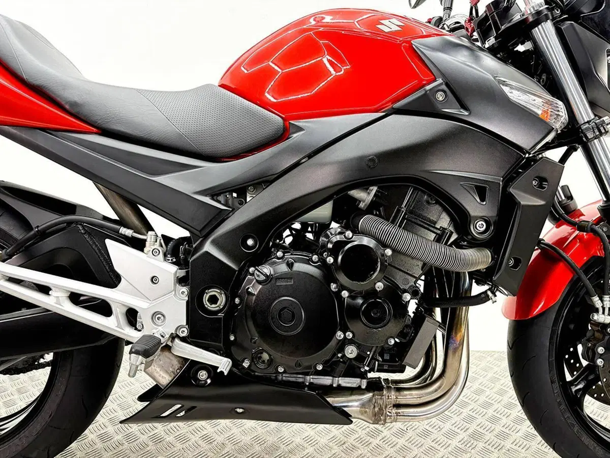 Suzuki GSR 600 (2006 - 11) (8)