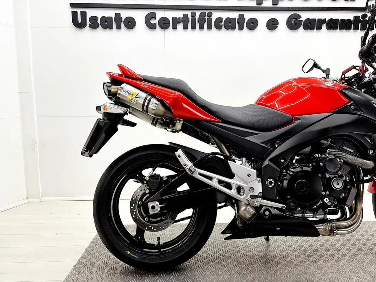 Suzuki GSR 600 (2006 - 11) (7)